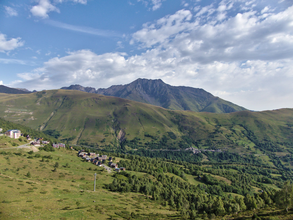 Vue sur le massif de l'Arbizon 2831 m